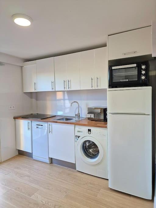 Encantador Duplex Para 6 A 1 Minuto De La Playa Benalmádena Exterior foto